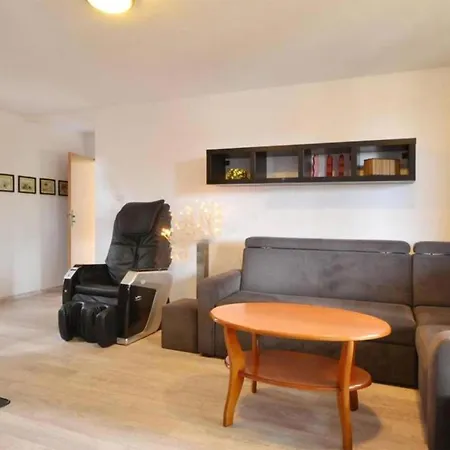 3 Bedroom Lovely In Holiday home