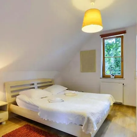 Dom wakacyjny 3 Bedroom Pet Friendly In Karpacz